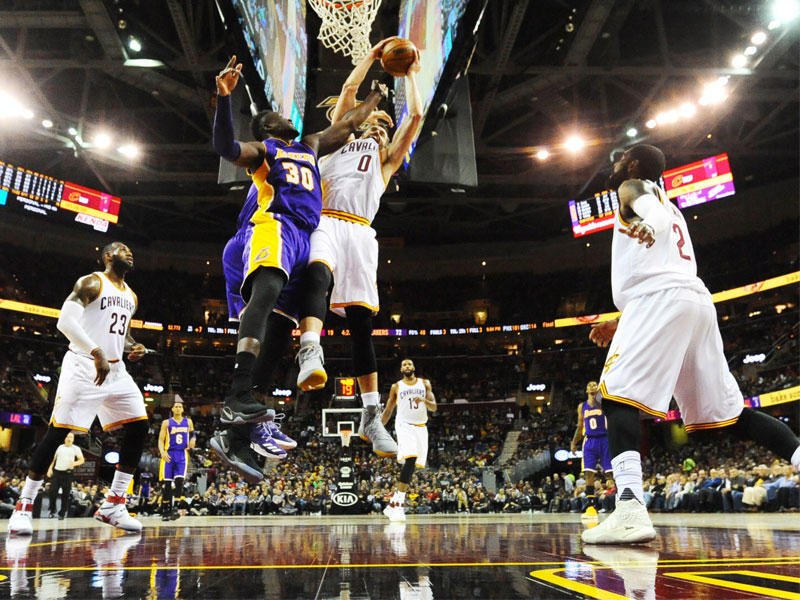 جانب من مباراة ليكرز وكليفلاند