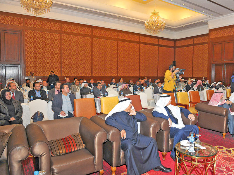 مشاركون في ملتقى بيت الزكاة