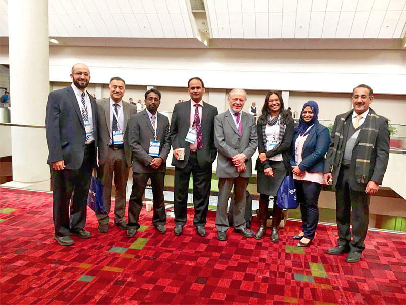 الدويري وعدد من باحثي المعهد خلال مشاركتهم في مؤتمر بمدينة أتلانتا 