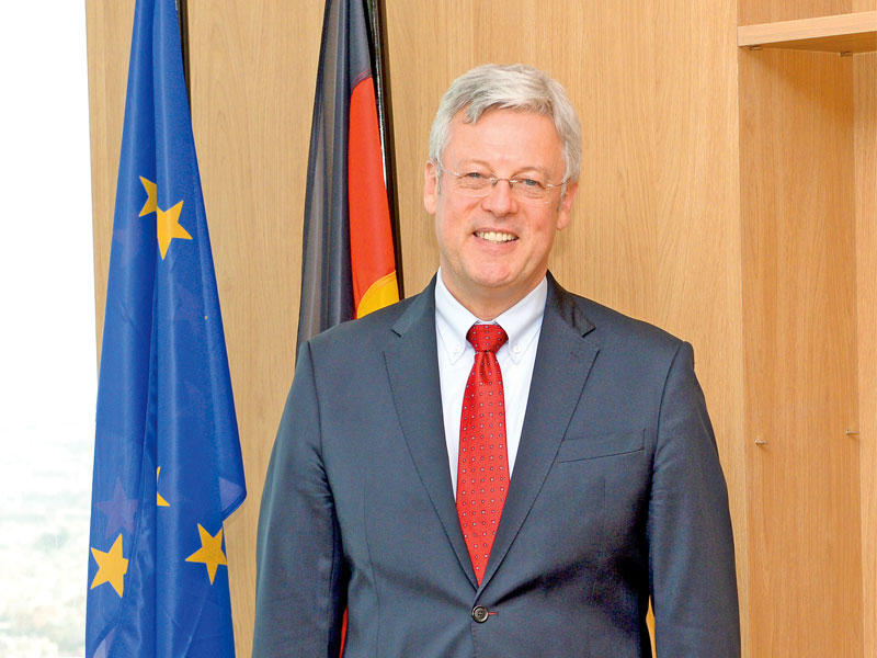  بيرغنر في مقر عمله ( نوفل إبراهيم)