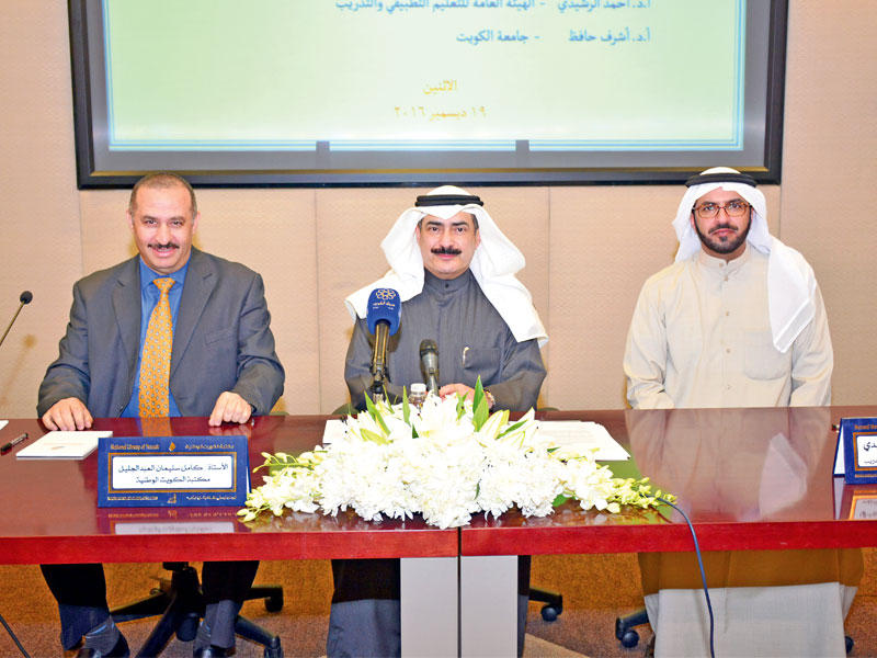 الرشيدي والعبدالجليل وحافظ (تصوير جمال عبدالله)