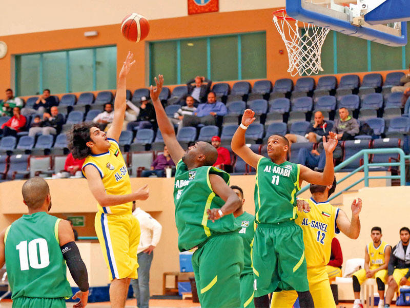 جانب من مباراة العربي والساحل (تصوير جورج رجي)