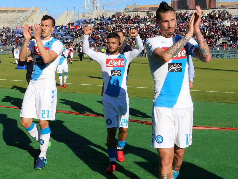 لاعبو نابولي خلال مباراة سابقة في الدوري الإيطالي