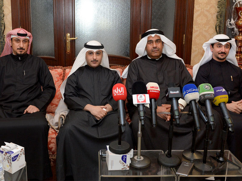 الفضل والملا والصالح خلال الندوة (تصوير نوفل إبراهيم)