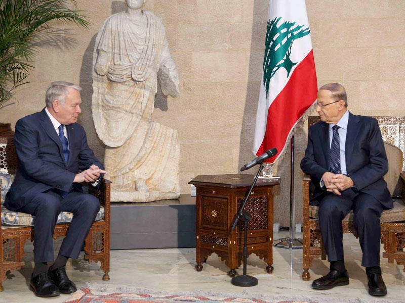 رئيس الجمهورية ميشال عون مع الوزير الفرنسي جان مارك