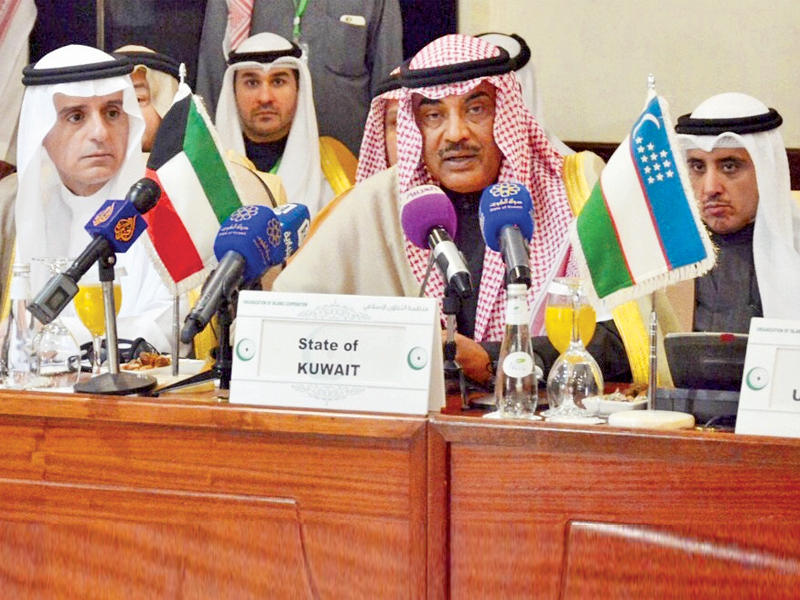 صباح الخالد متحدثاً خلال الاجتماع الطارئ لـ «التعاون الإسلامي» أمس