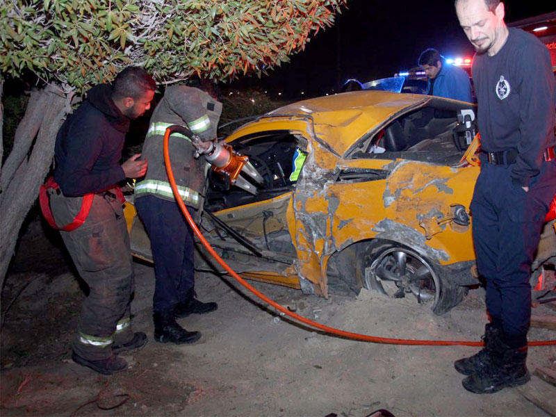 رجال الإطفاء فجر أمس