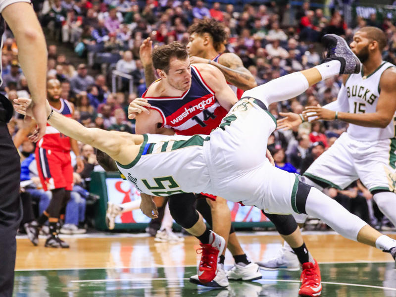 جانب من لقاء واشنطن ويزاردز وميلووكي