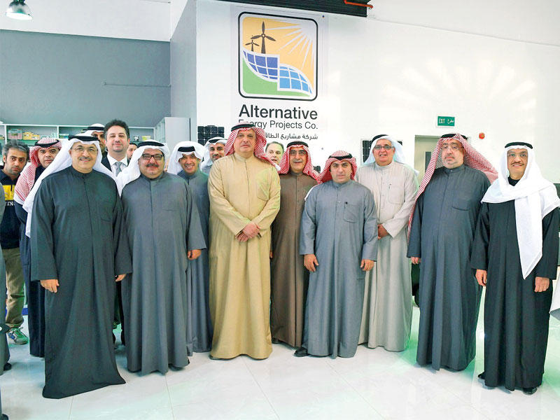 رؤساء مجموعة «كيبكو» في لقطة جماعية خلال المعرض