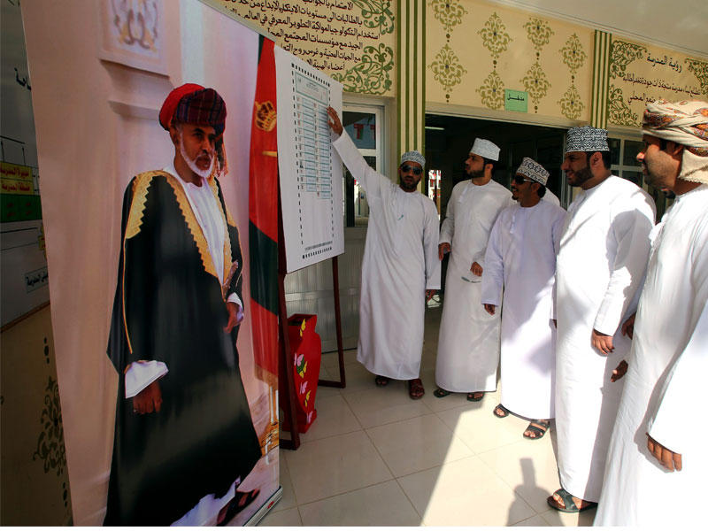 العمانيون المسجلون في اللوائح الانتخابية