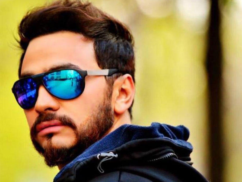 المطرب تامر حسني 