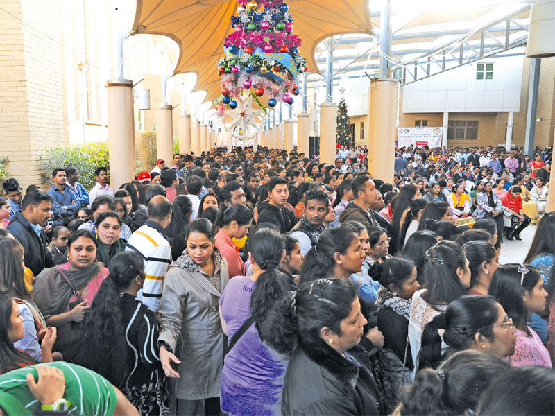 مشاركون في احتفال الميلاد أمس 