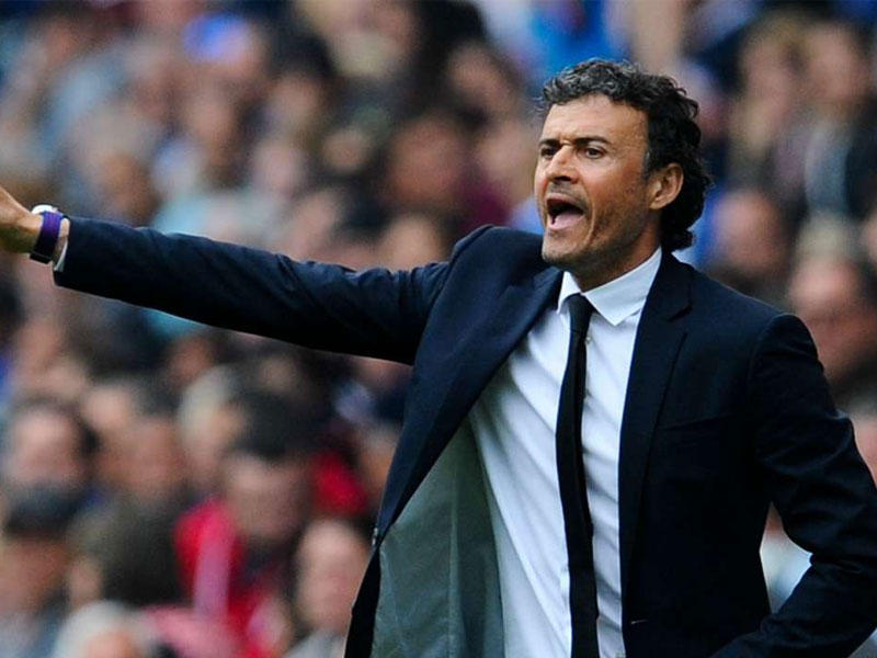  المدير الفني لفريق برشلونة الإسباني لكرة القدم لويس إنريكي