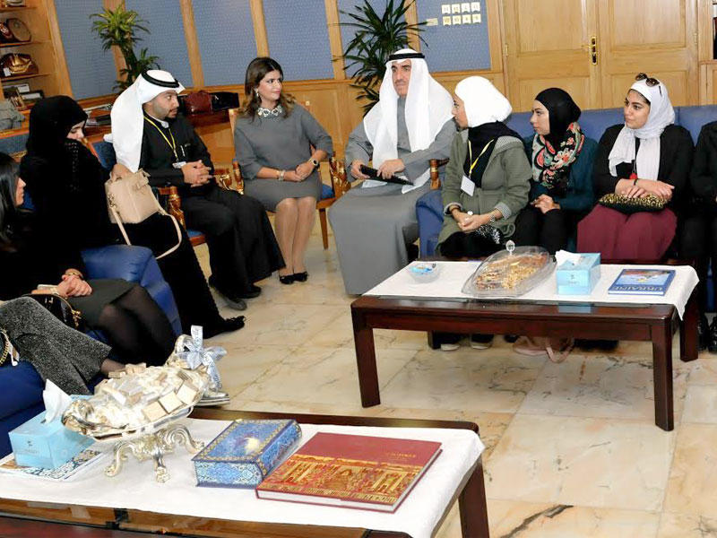 الأنصاري متوسطاً طلبة قسم الإعلامn