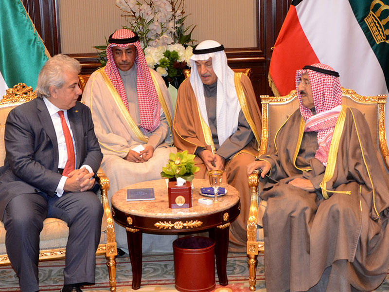 الأمير مستقبلاً سفير البرازيل أمس