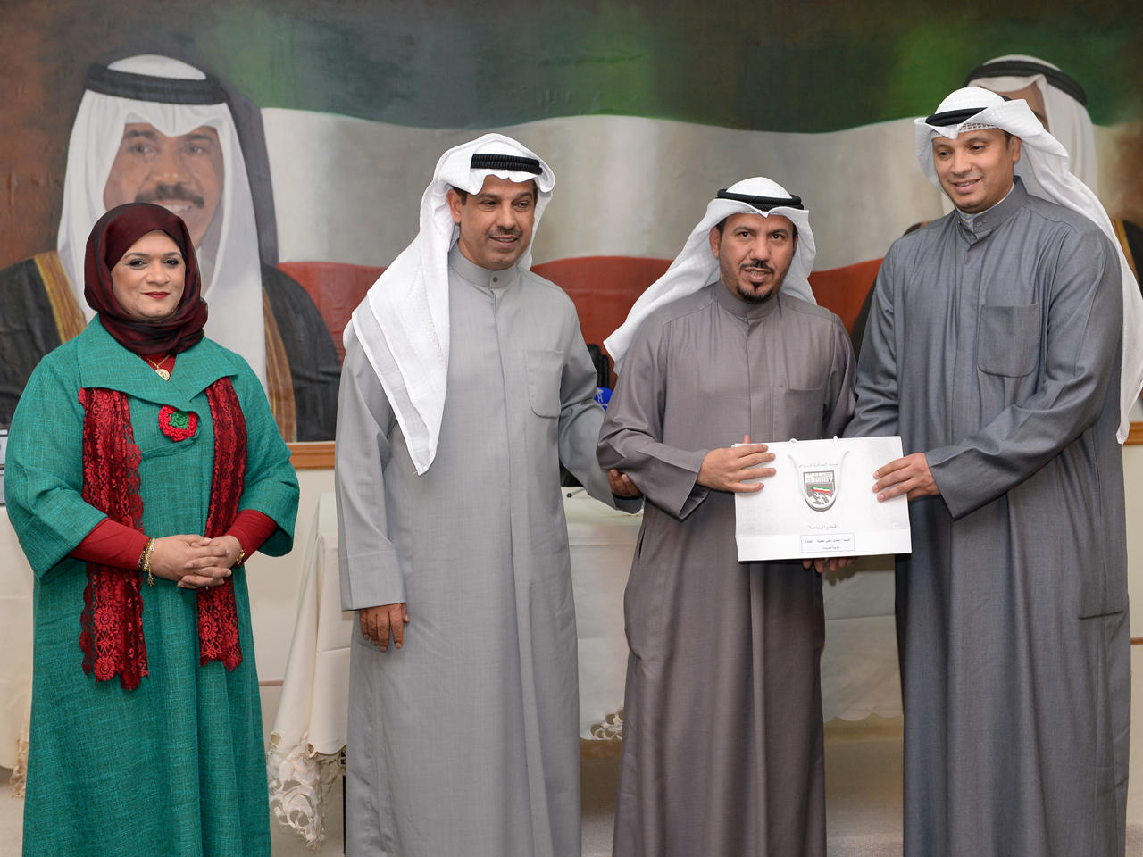 فليطح والهويدي يركون الزميل حسين راضي