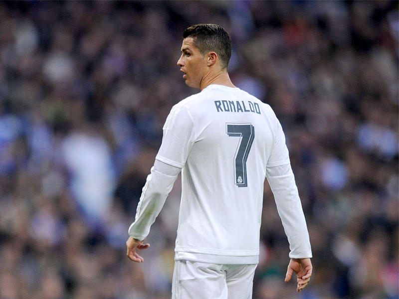 نجم كرة القدم البرتغالي الدولي كريستيانو رونالد