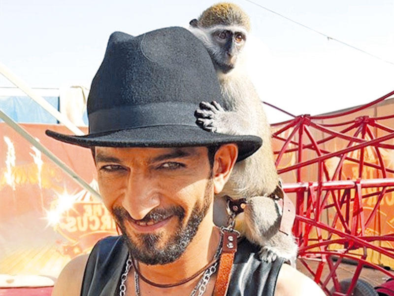 عمرو واكد في فيلم «القرد بيتكلم»n