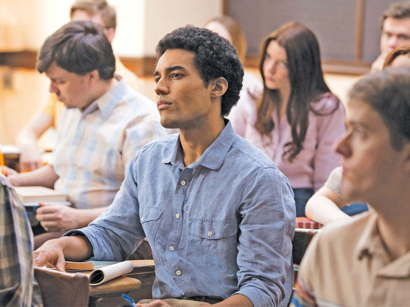 ديفون تيرل بدور أوباما