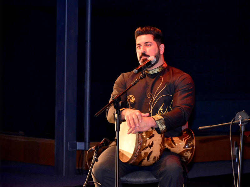 علي أكبر قائد فرقة «دلكش» الإيرانية