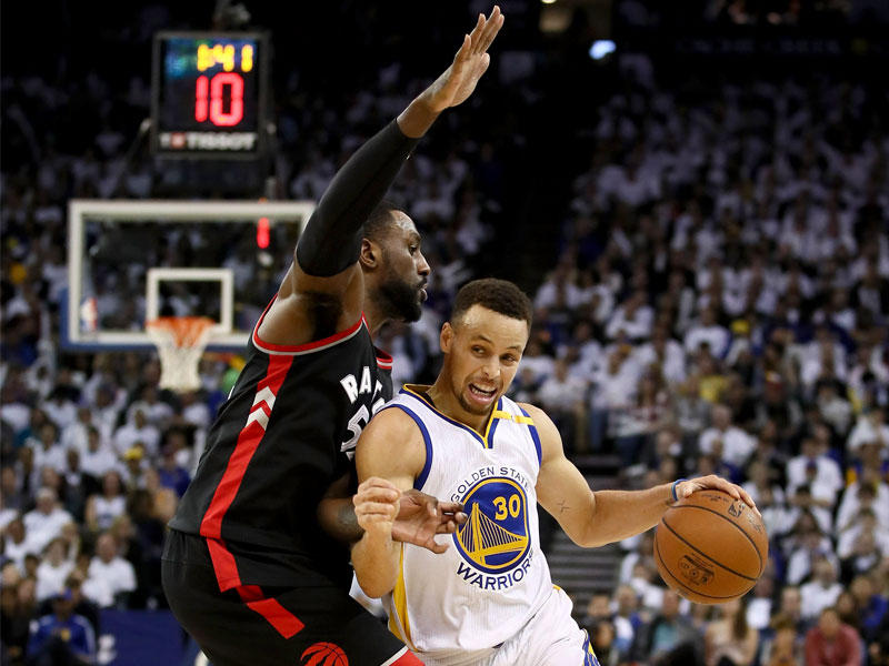 جانب من لقاء غولدن ستايت وتورنتو