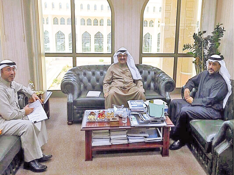 خالد الرشيد وطالب شلاش ويبدو عماد الفيلكاوي