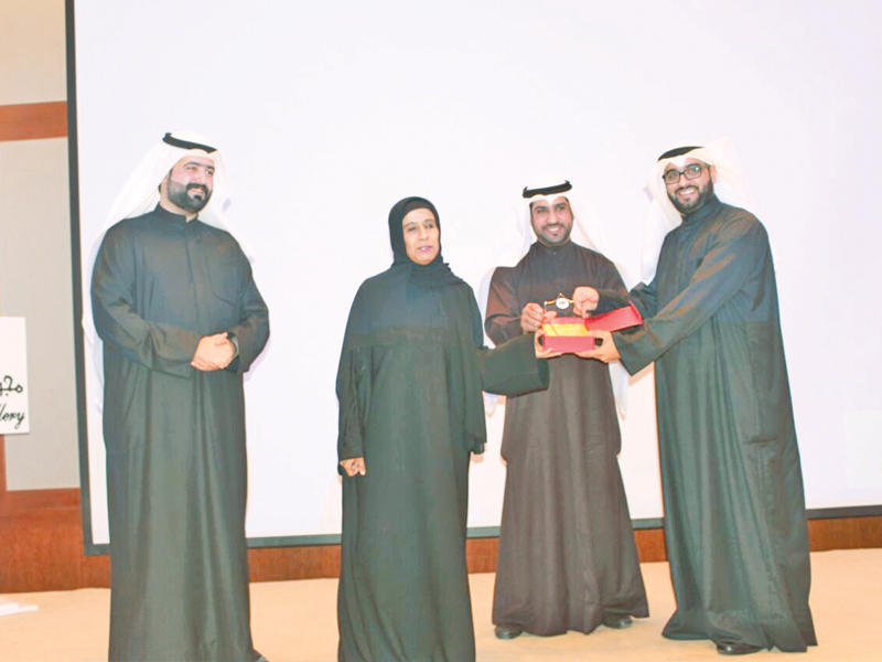 الغضبان يكرم الجهات المشاركة