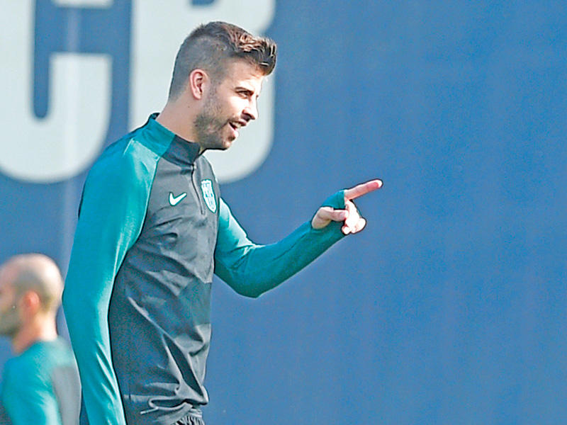 المدافع جيرار بيكيه