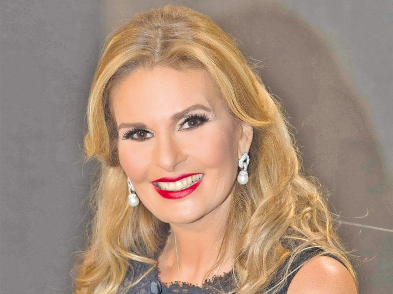  الفنانة يسرا