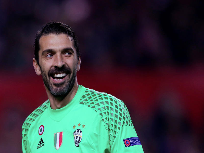 حارس مرمى يوفنتوس والمنتخب الإيطالي جيانلويجي بوفون