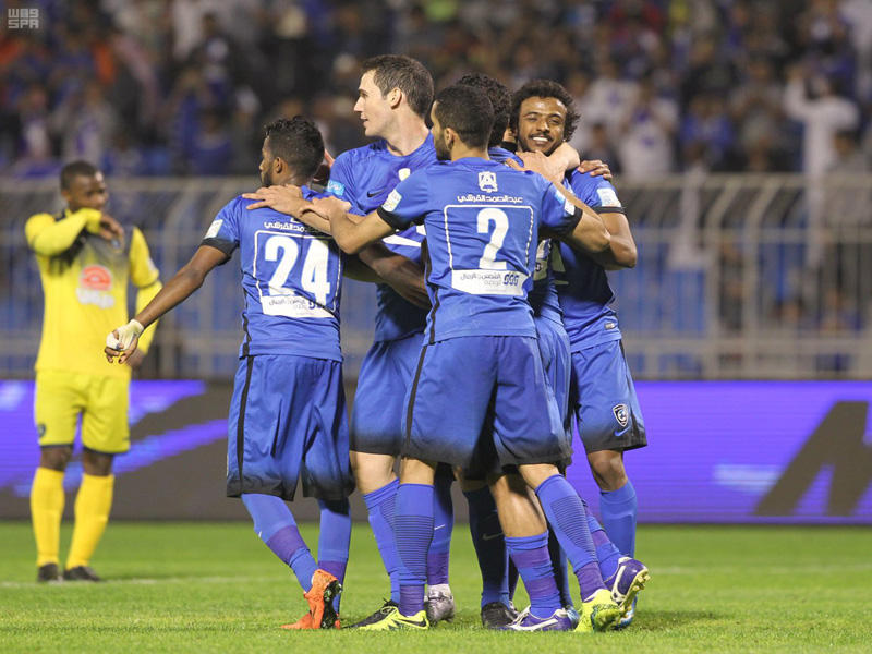 جانب من لقاء الهلال والفتح 