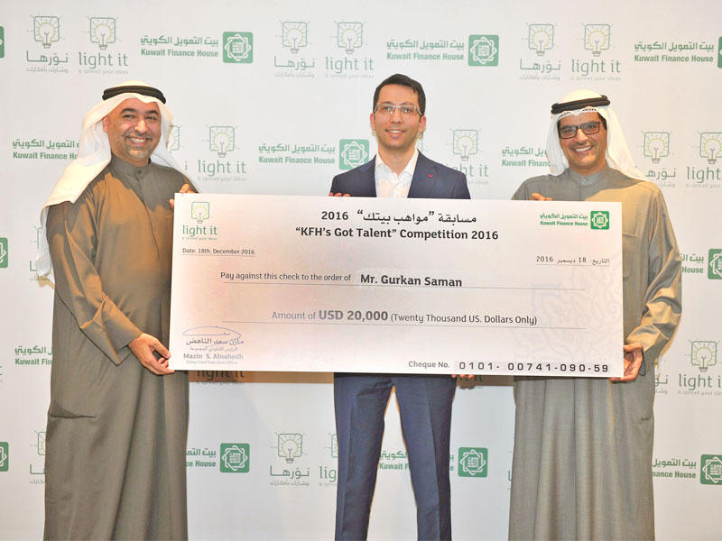 الناهض والمخيزيم يكرمان الفائز بالمركز الاول في مسابقة أفضل فكرة ابتكارية