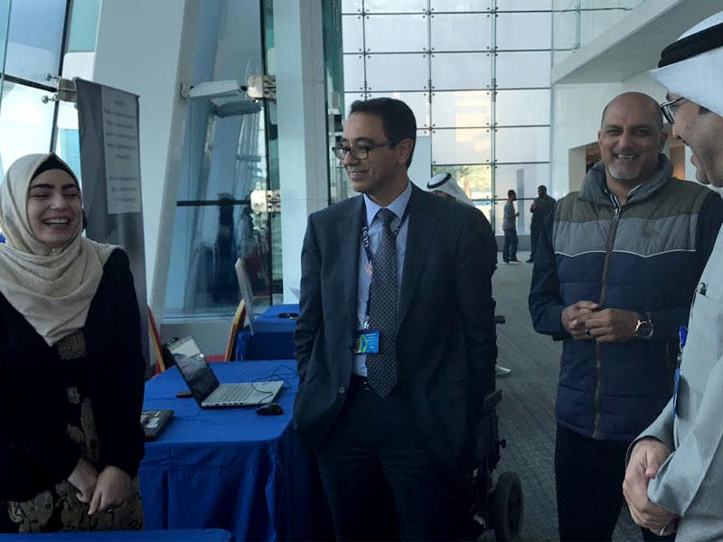 الشرهان وطاهر علي في المعرض