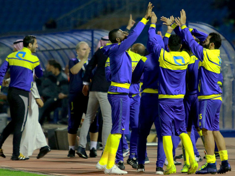 لاعبو النصر يحتفلون بالفوز