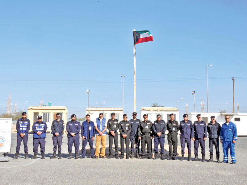 صورة جماعية لمنظمي الحملة