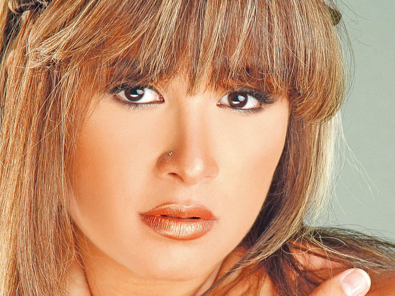 لفنانة ياسمين عبد العزيز