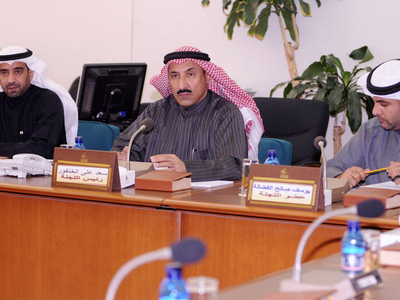 جانب من اجتماع اللجنة الصحية