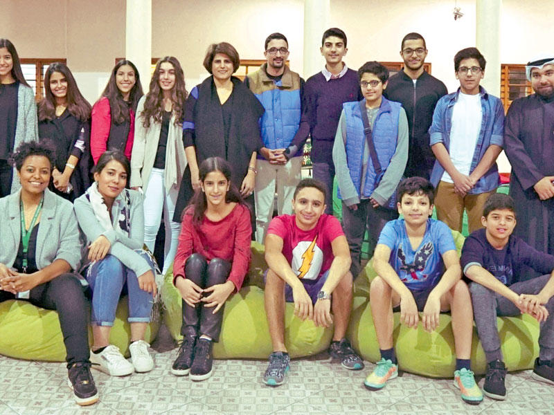 فريق «الوطني» والطلاب المشاركون في مخيم «لوياك»