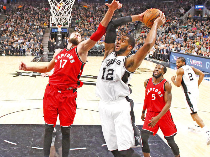 جانب من مباراة سان أنطونيو ورابتورز