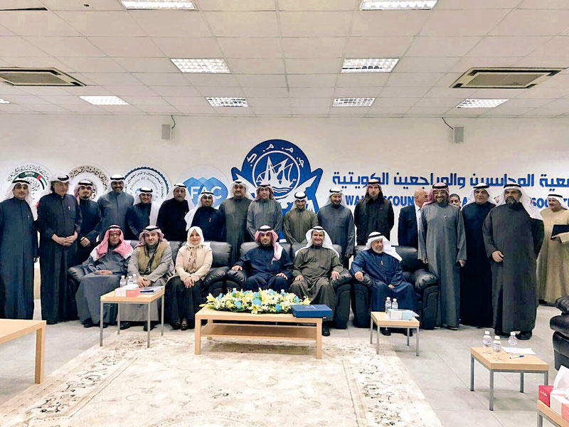 وزراء المجموعة الاقتصادية خلال اجتماعهم مع أعضاء جمعية المحاسبين