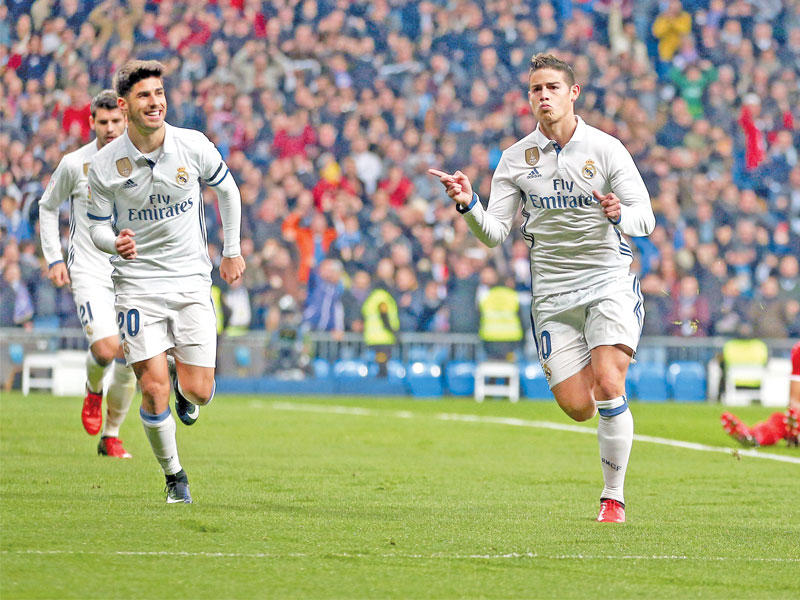 خاميس رودريغز يحتفل بعد إحرازه الهدف الأول