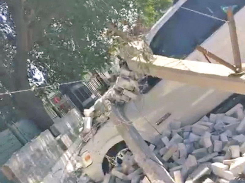 انهيار السور الخارجي لمقسم سنترال مشرف