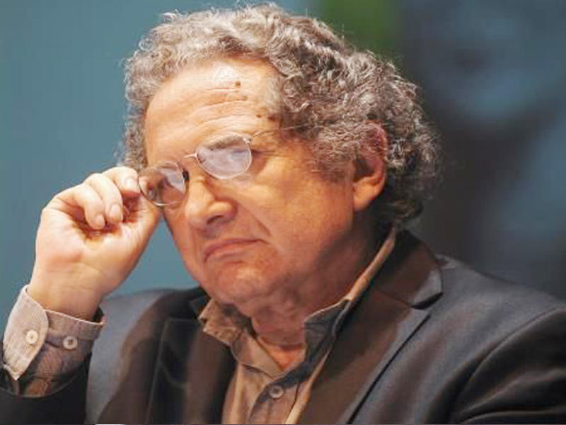  الروائي الأرجنتيني  ريكاردو بيجليا