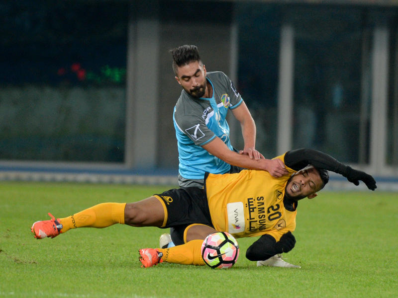 جانب من لقاء سابق بين الأصفر والسماوي