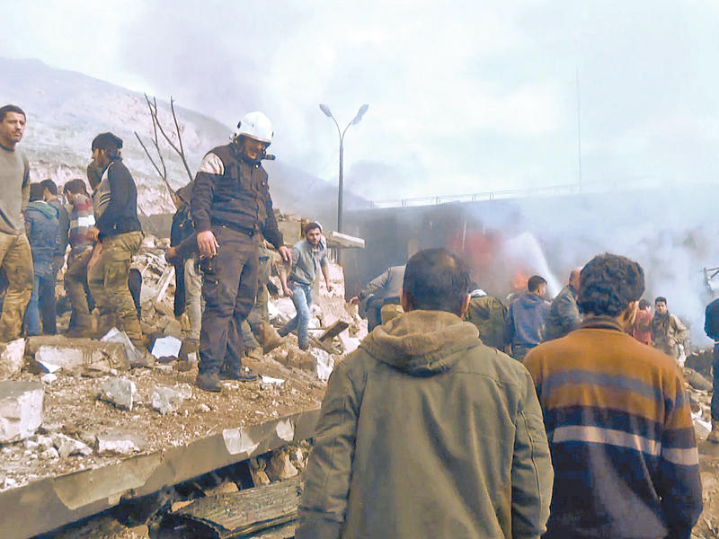 صورة من فيديو لموقع انفجار السيارة المفخخة وسط أعزاز أمسt (أ ف ب)