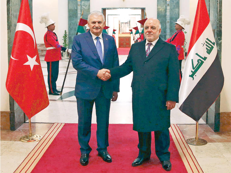 العبادي مستقبلاً يلدريم في القصر الحكومي ببغداد أمسt (أ ف ب)