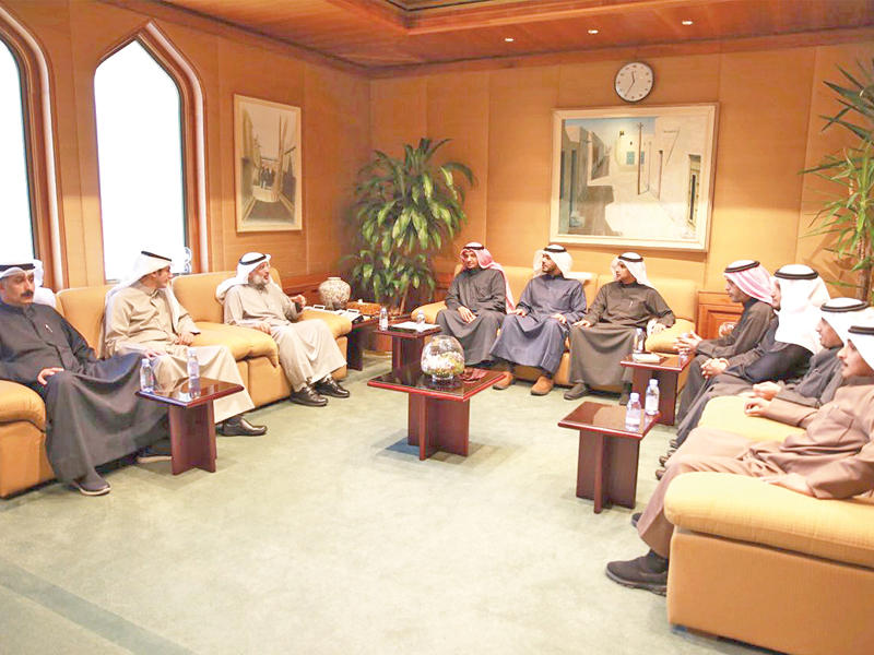 المطوع مستقبلا وفد الأشغال