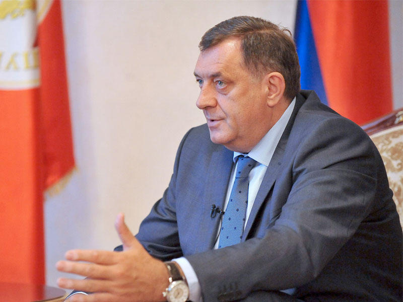 رئيس جمهورية البوسنة وكيان يهيمن  يتحدث خلال مقابلة في اليوم الوطني