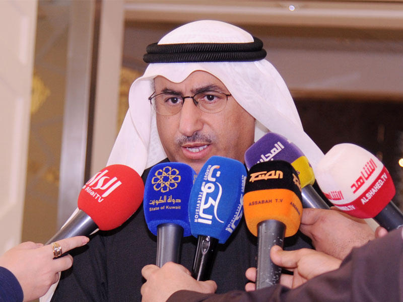 وزير التربية وزير التعليم العالي د. محمد الفارس أثناء الحديث لوسائل الإعلام في مجلس الأمة اليوم 