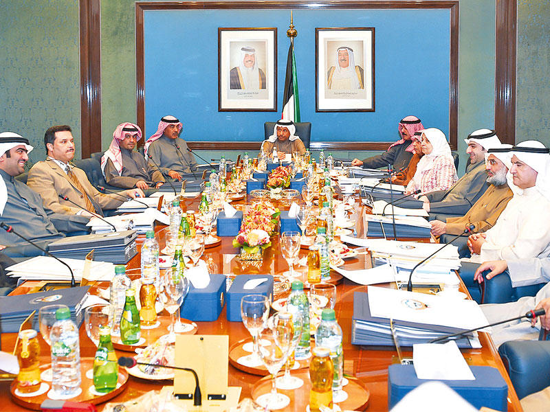 المبارك مترئساً اجتماع مجلس الوزراء أمس